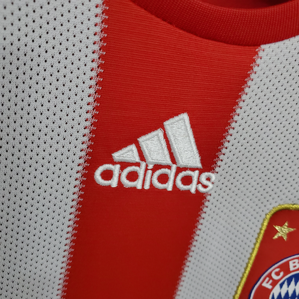 RETRO BAYERN MUNICH 'ROBBEN 10' LEGENDS HOME SHIRT 2010/11