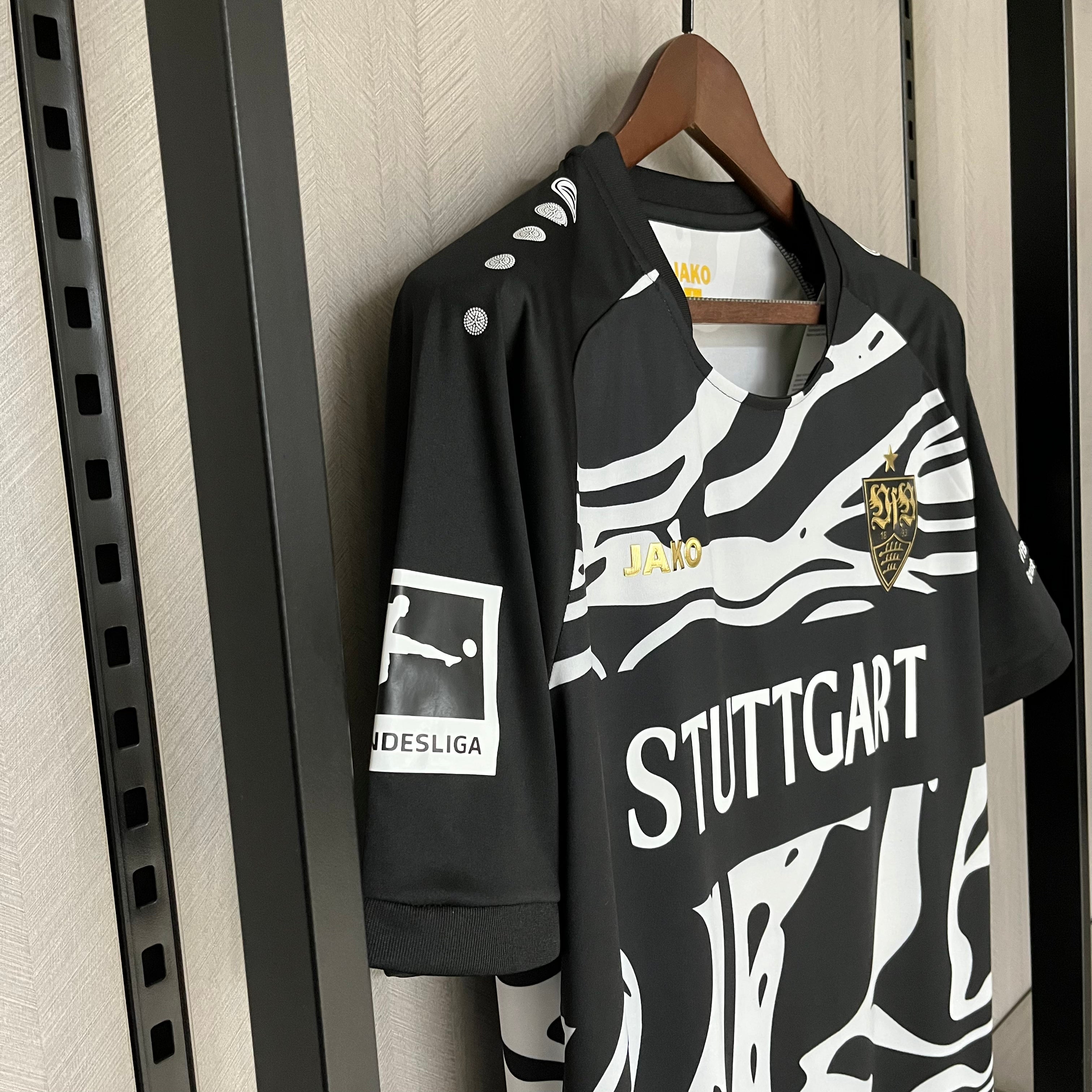 Stuttgart 23-24 | Edición Especial | Negro