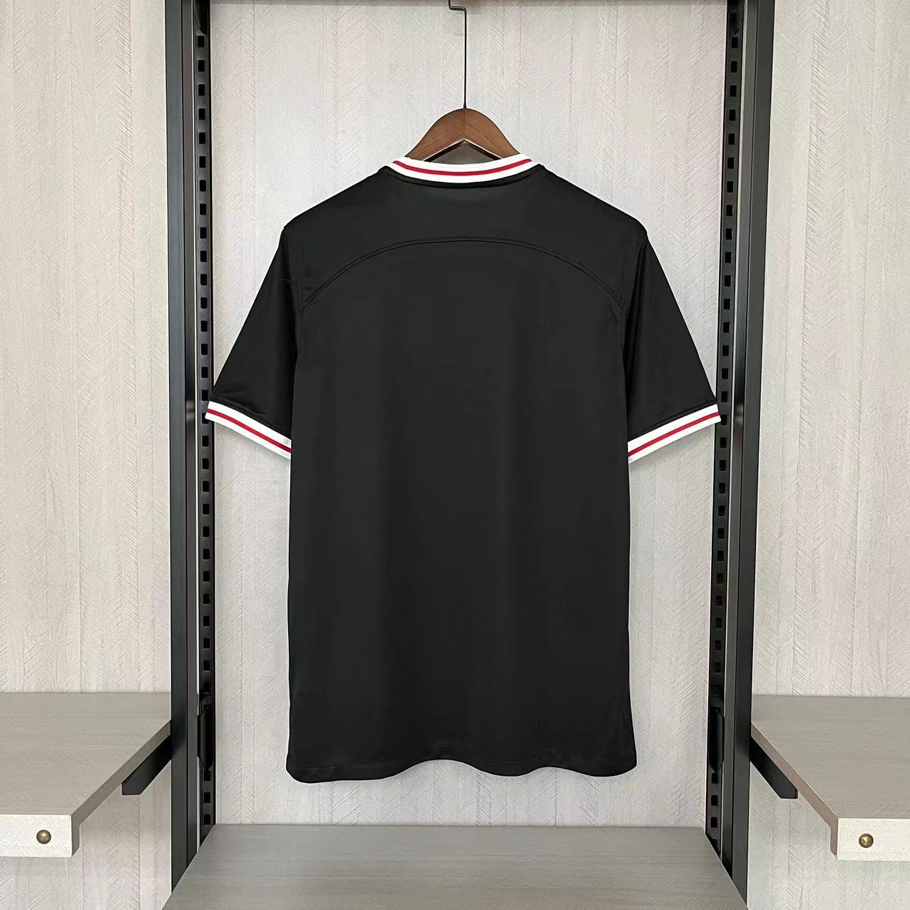 Frankfurt 23-24 Away
