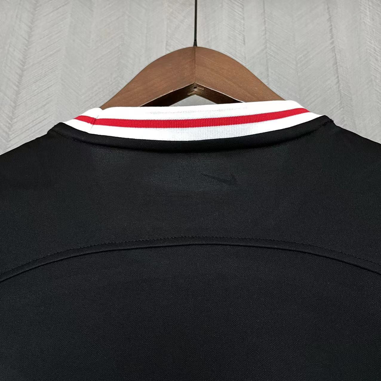 Frankfurt 23-24 Away