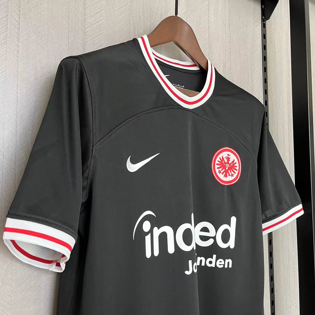 Frankfurt 23-24 Away