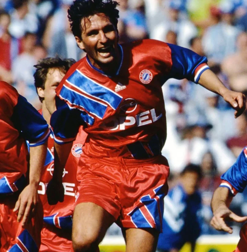 The Bayern Munchen Retro shirt 1993-1995