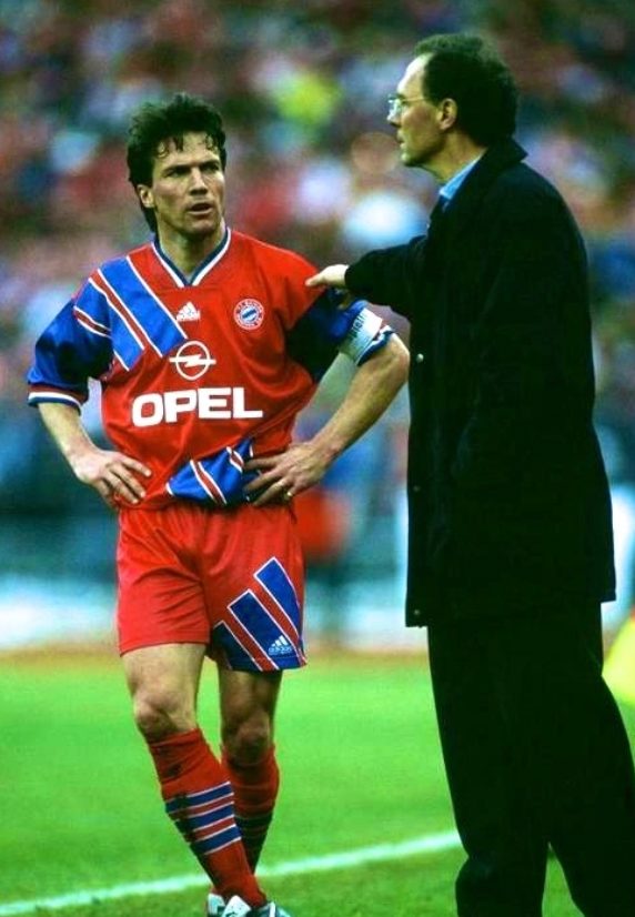 The Bayern Munchen Retro shirt 1993-1995