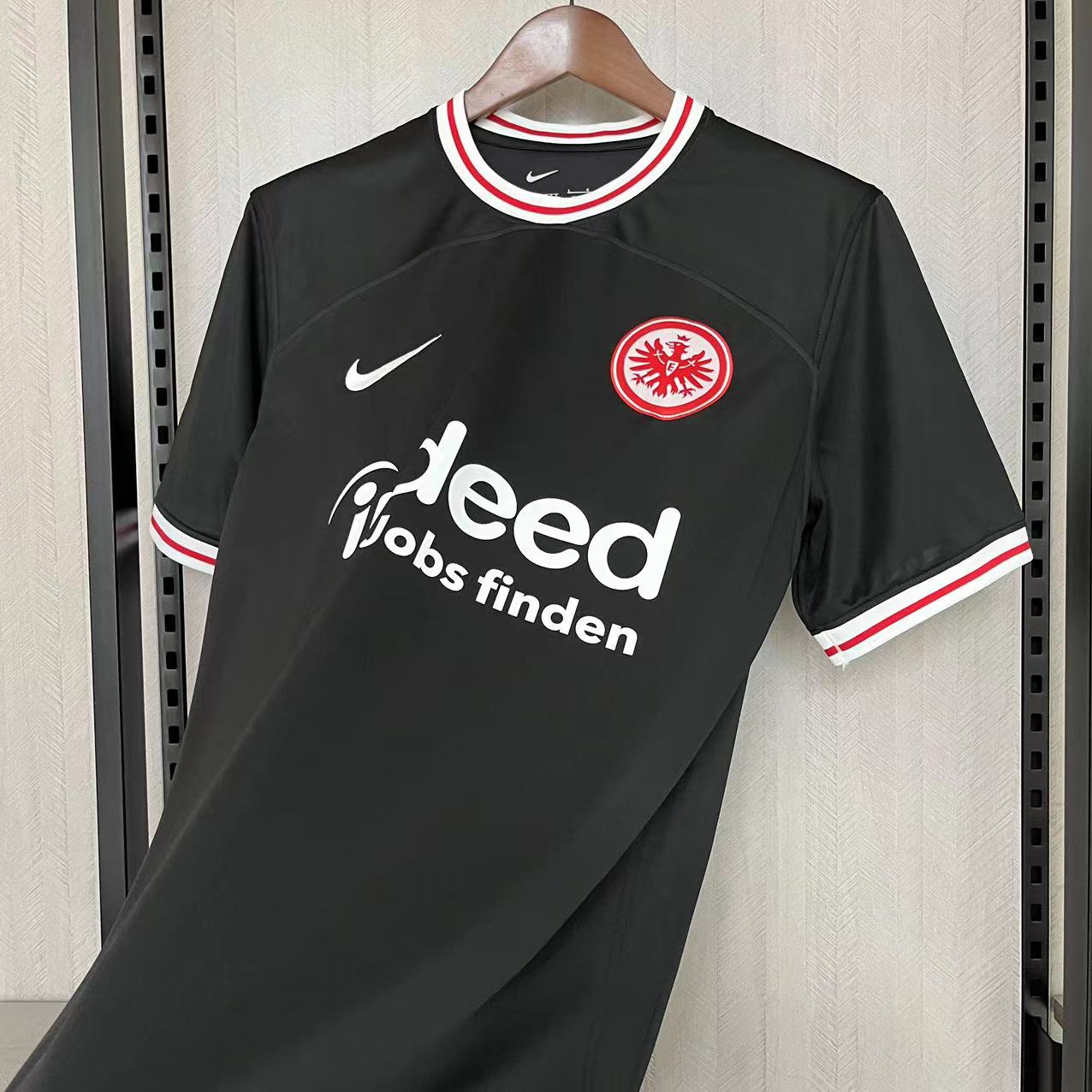 Frankfurt 23-24 Away