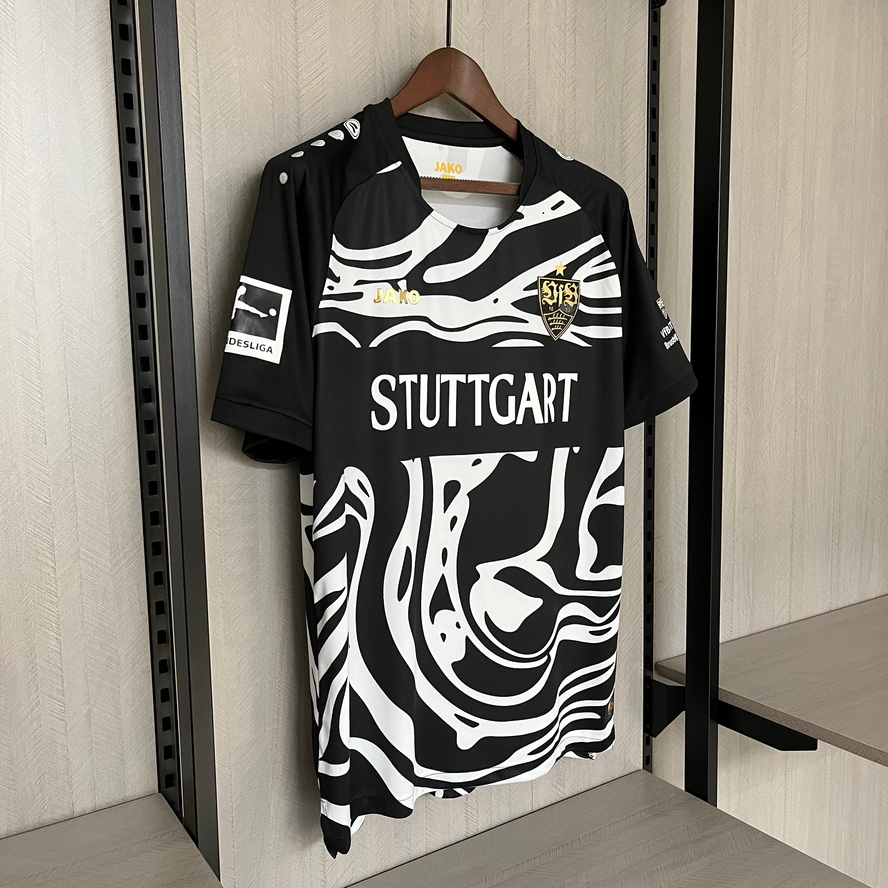 Stuttgart 23-24 | Edición Especial | Negro