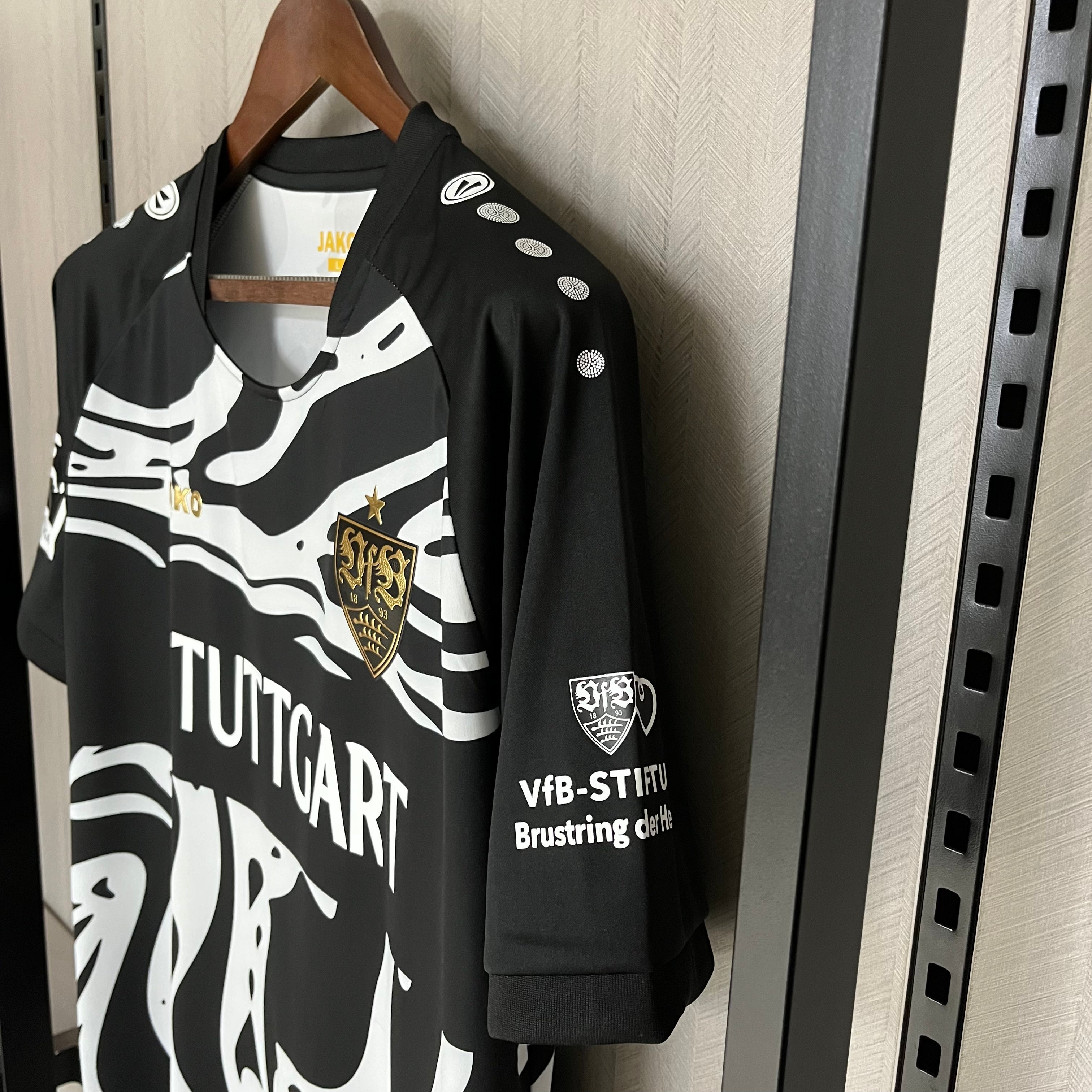 Stuttgart 23-24 | Edición Especial | Negro