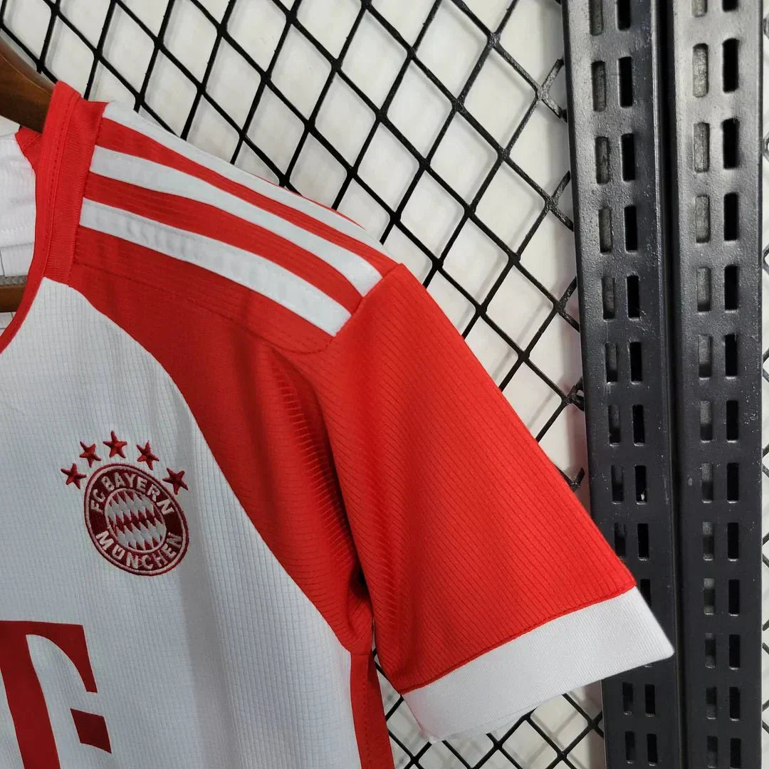 2023/2024 Bayern München Heimfußballset (Trikot + Shorts)