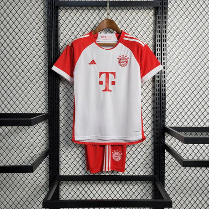 2023/2024 Bayern München Heimfußballset (Trikot + Shorts)