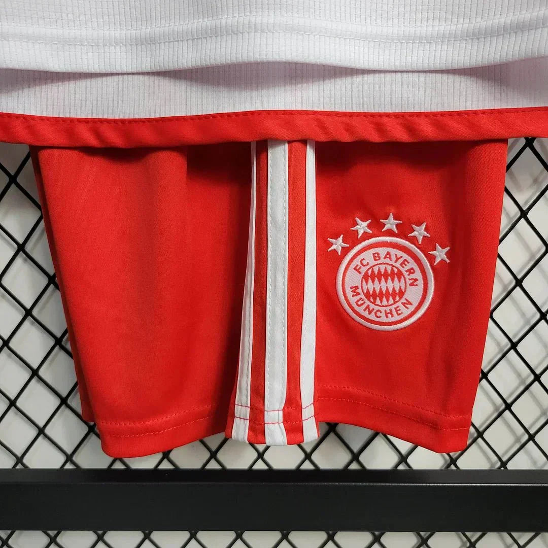 2023/2024 Bayern München Heimfußballset (Trikot + Shorts)