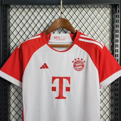 2023/2024 Bayern München Heimfußballset (Trikot + Shorts)