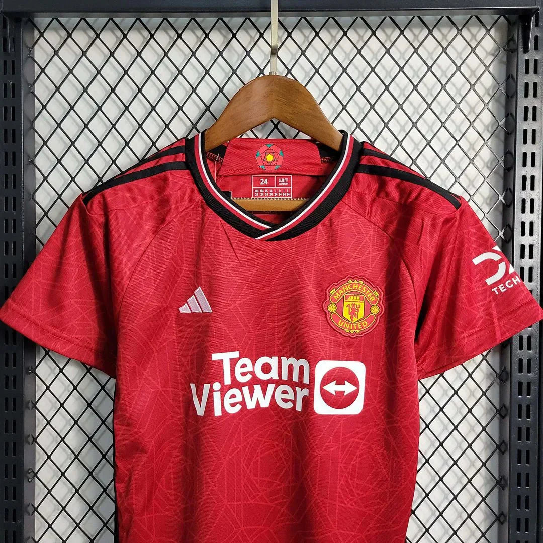 2023/2024 Manchester United Heimfußballset (Trikot + Shorts)