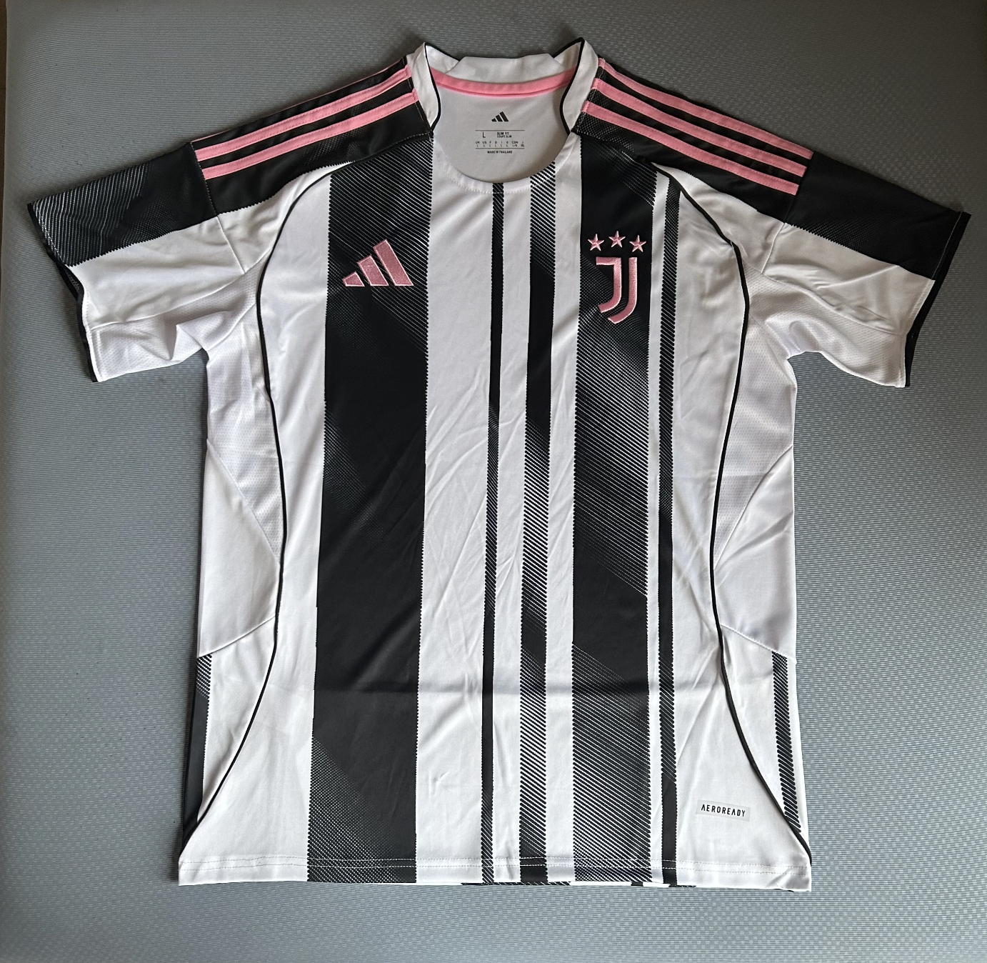 Juventus  25/26 home  kit