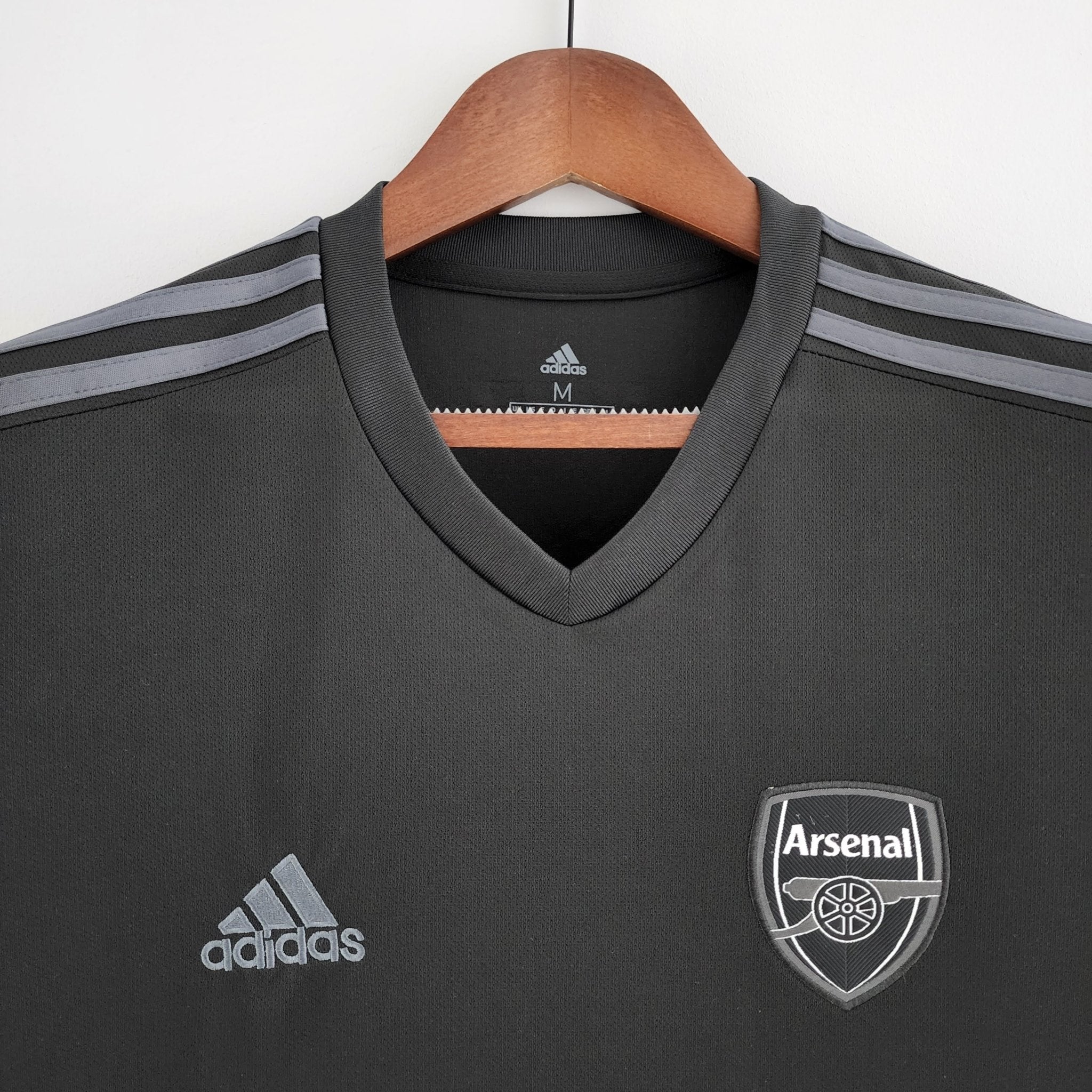 ARSENAL ALL BLACK T-SHIRT 22/23 (training vóór de wedstrijd) 